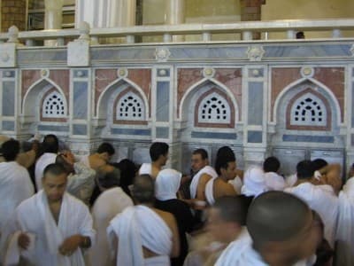 Jamaah Haji Tidak Diperbolehkan Bawa Pulang Air Zam Zam