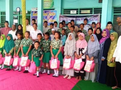 Sekolah di Sidoarjo Ini Santuni Yatim dan Ungkap Solidaritas untuk Papua