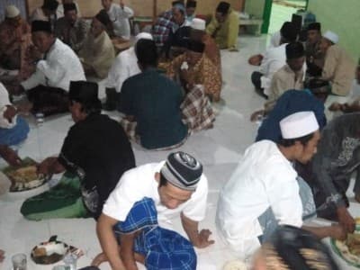 Bendung Paham di Luar Aswaja dengan Rutinan Keliling Mushala