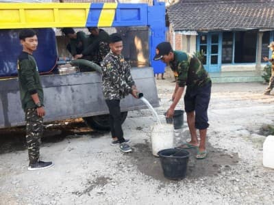 Kemarau Panjang, Banser di Magetan Kawal Pengiriman Air Bersih 