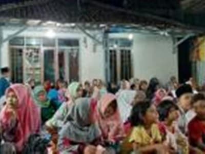 Puluhan Pemuda NU Santuni Yatim di Cirebon