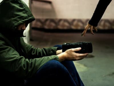Ancaman bagi Orang yang Memperkaya Diri dengan Mengemis