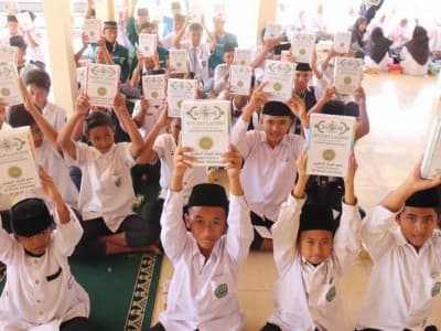 Pesantren Al-Mizan dan LAZISNU Majalengka Santuni 150 Yatim