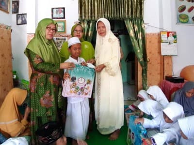 Muslimat NU di Widang Tuban Berikan Bantuan Pendidikan