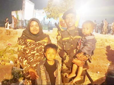 Belajar Semangat Pengabdian dari Dua Sejoli Banser Ini