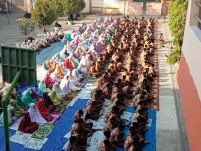 Ratusan Pelajar di Sidoarjo Gelar Tahlil dan Doa untuk BJ Habibie 