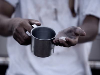 Hukum Uang yang Diterima Pengemis dari Pemberinya yang Terpaksa