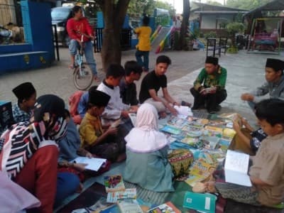 Gandeng Komunitas Literasi, Pelajar NU Mertapadawetan Cirebon Dongkrak Minat Baca Masyarakat