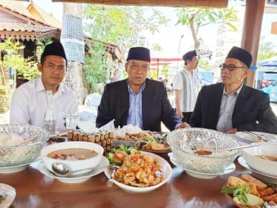 Kiai Said Sempatkan Nikmati Kudapan Khas Banyuwangi