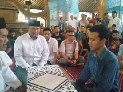 Rais NU Surakarta Bimbing Seorang Mualaf Masuk Islam