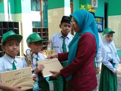 MINU di Sidoarjo Tanamkan Karakter dengan Lomba Pojok Literasi
