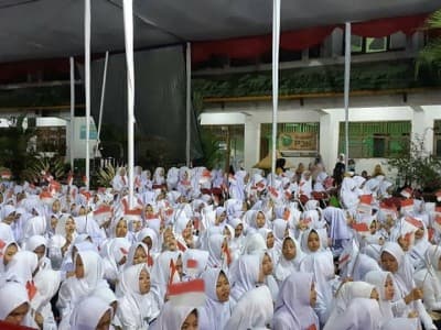 Wamenlu Sebut Daya Saing Tinggi Santri Kunci Majukan Negeri