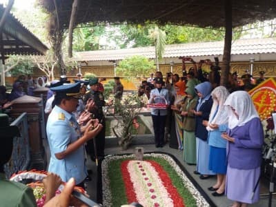 Sambut HUT ke-74 TNI, Panglima TNI Ziarah ke Makam Gus Dur