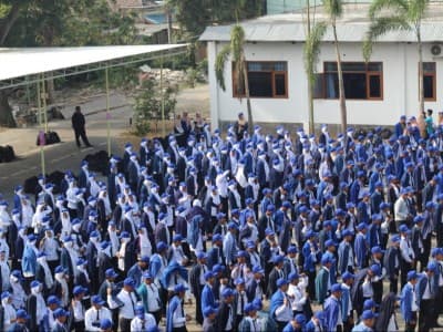 Sebelum Aktif Kuliah, Mahasiswa Baru Unwaha Baca Shalawat Serentak