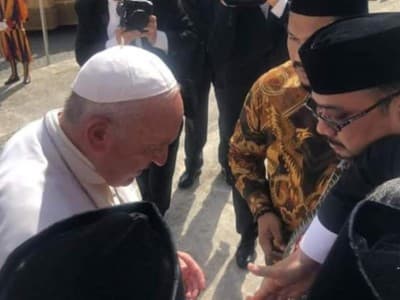 Gus Yaqut Bertemu Paus Fransiskus di Vatikan, Ini Isi Pembicaraannya