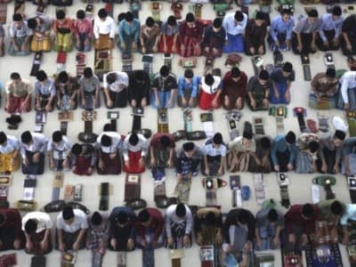 Hukum Imam Shalat Jumat Membaca Selain Surat yang Dianjurkan Nabi