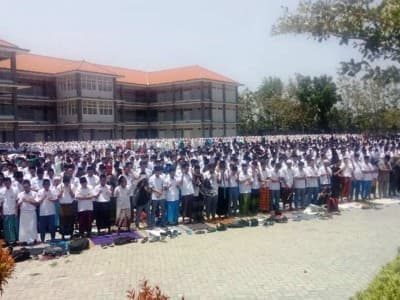 Ribuan Santri Tebuireng Gelar Shalat Istisqa dan Doakan Indonesia
