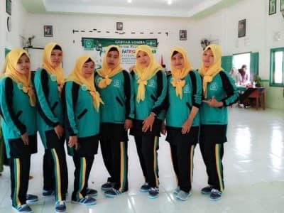 Senam Fatayat NU Kadur Pompa Semangat Berorganisasi Pengurus