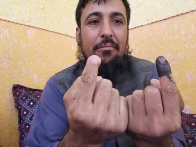Jarinya Dipotong Taliban, Safiullah Safi Tetap Memilih dalam Pemilu Afghanistan