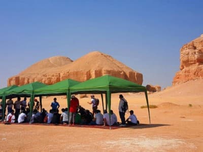 Arab Saudi Keluarkan Visa Turis 49 Negara, Minus Indonesia