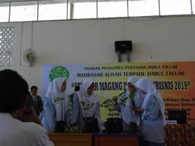 Menguji Mental Santri Pertanian dengan Seminar 