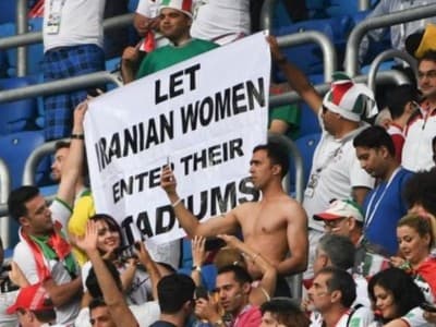Diizinkan Nonton Sepak Bola di Stadion, Perempuan Iran Borong 3.500 Tiket