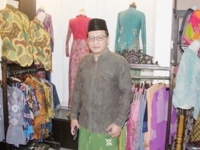 Muhtarom, Santri Pengusaha Batik dari Pekalongan