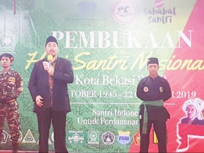 Memeriahkan Hari Santri Berarti Memuliakan Agama Allah