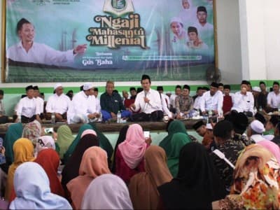Berkah Ngaji Gus Baha’, LAZISNU Sidoarjo Terima Zakat Mal