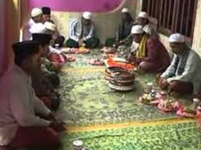 Tradisi Molang Areh Eratkan Harmoni Lintas Agama di Madura