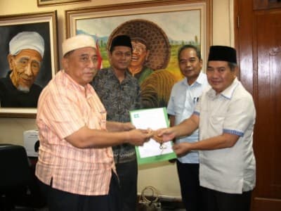 Bantu Kebutuhan Masyarakat, PBNU Fasilitasi Takmir Masjid dengan Ambulans