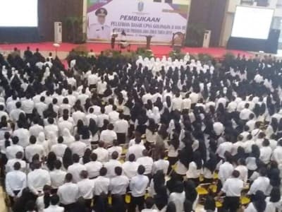 Gubernur Jatim Jelaskan Makna Shalawat Badar bagi Pegawai Negeri Sipil