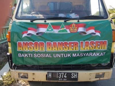 Bantu Terdampak Kekeringan, Ansor Lasem Salurkan Air Bersih