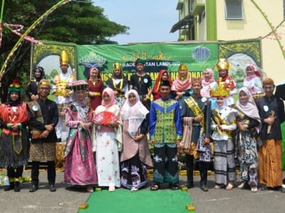Meriahnya Shalawat Kebangsaan dan Pawai Budaya di UIN Lampung 