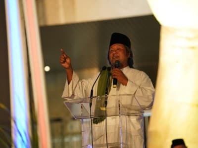 Gus Muwafiq Jelaskan Asal Usul Kiai, Santri, dan Sarung