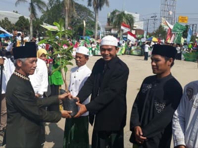 Santri Pringsewu Luncurkan Program Tanam 20.000 Bibit Pohon Produktif