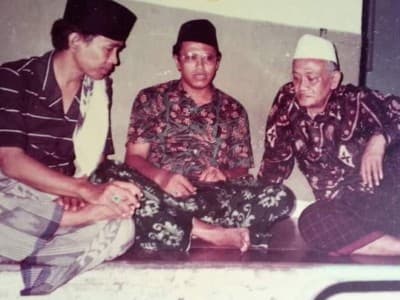 Hari Santri, Gus Mus Unggah Foto Kesukaannya