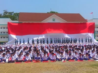 Bendera Merah Putih Jumbo Warnai Hari Santri di Banyumas