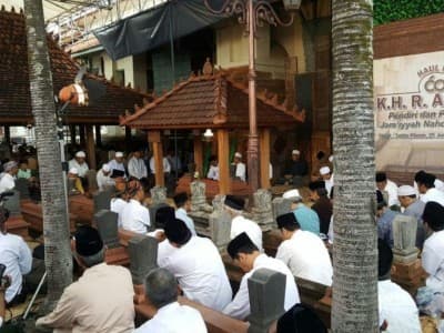 Beda Pendapat Ulama soal Berziarah ke Makam Wali