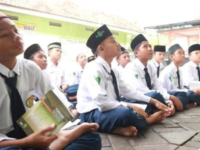 3 Integrasi Pendidikan Karakter Berbasis Nilai Sufistik di MTs Al-Qodiri I dan Nuris 1 Jember