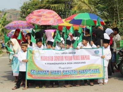 Tak Cukup Kitab Kuning, Santri Juga Harus Menguasai Ilmu Pengetahuan Lainnya