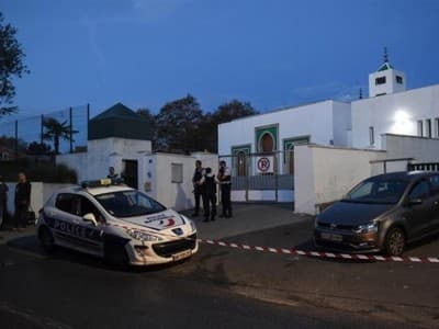 Kakek 84 Tahun Serang Masjid di Prancis, Dua Orang Terluka