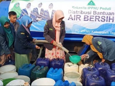 IPPNU Tegal Salurkan Air Bersih untuk Warga