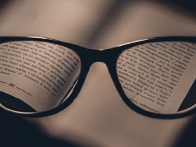 Kenapa Ada Orang Pakai Kacamata?