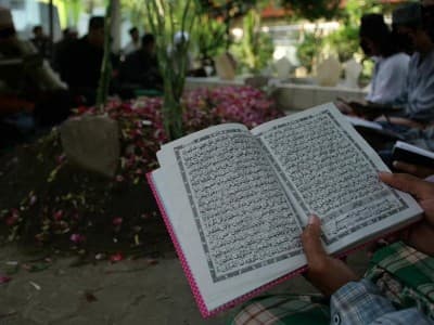 Yang Bisa Menyelamatkan dari Siksa Kubur