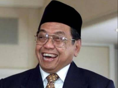 Gus Dur Menghibur Habibie dan Ainun