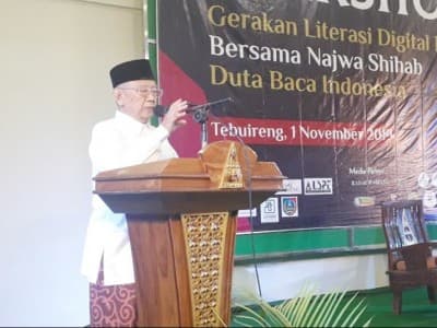 Gus Sholah: Kita Harus Beri Contoh Berliterasi yang Baik