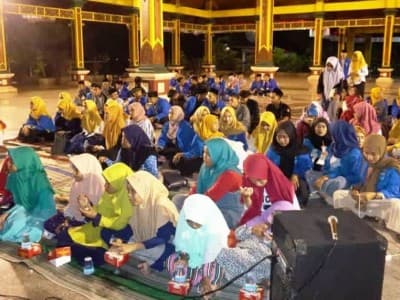 PMII Universitas Trunojoyo Bangkalan Gemakan Shalawat di Pendopo