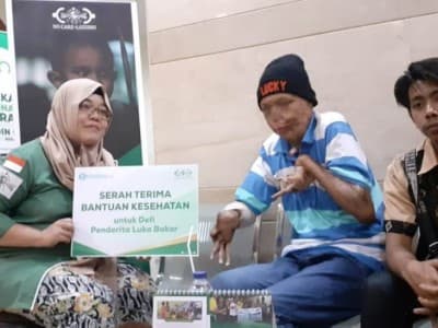 NU Care-LAZISNU Serahkan Bantuan Pengobatan untuk Penderita Luka Bakar