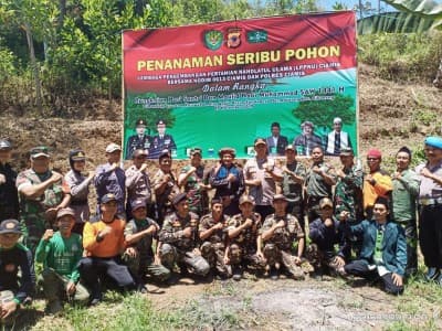 Peduli Lingkungan, LPPNU Ciamis Ajak Santri dan TNI-Polri Tanam 1000 Pohon
